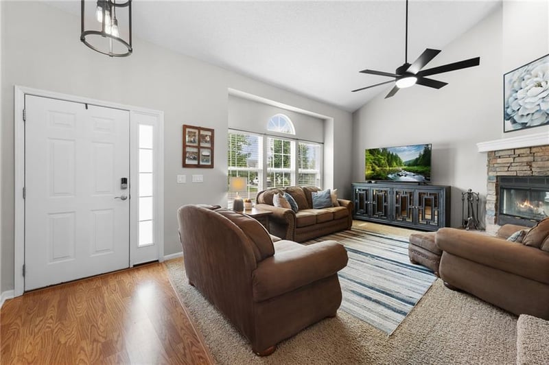 20456 W 220th Ter, Spring Hill, KS 66083