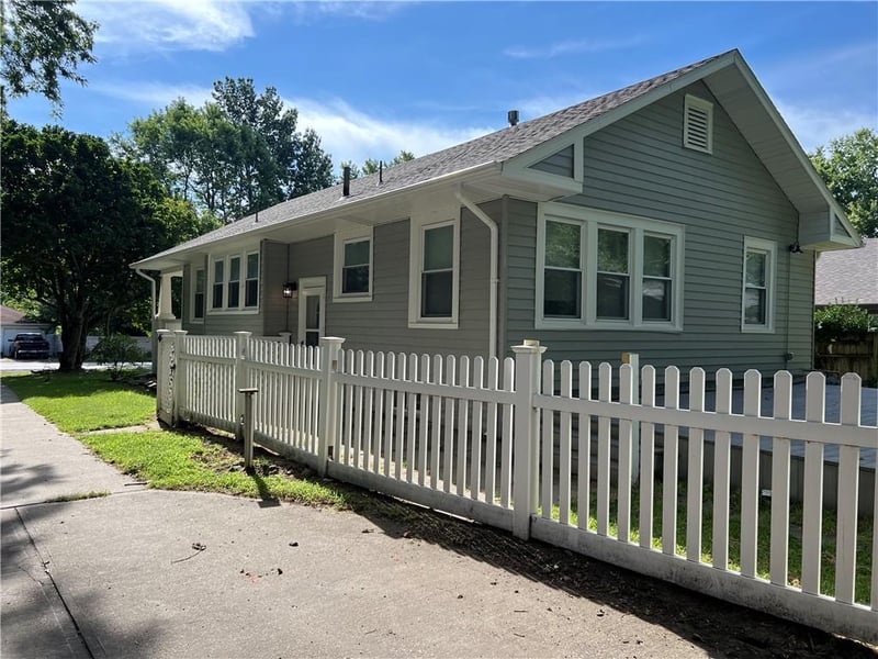505 S 2nd St, Odessa, MO 64076