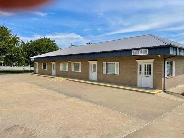 2601 S Hub Dr, Independence, MO 64055