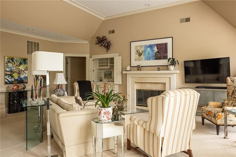9100 Lamar Ave #207, Overland Park, KS 66207