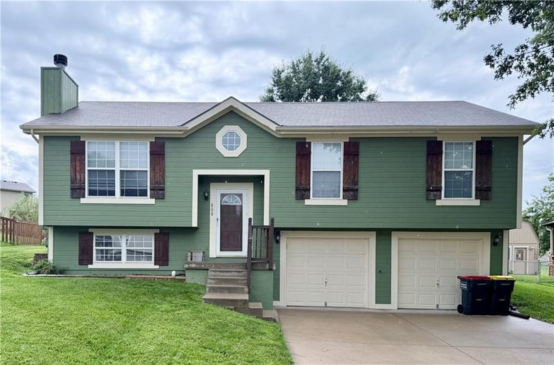 808 Pine Crest Ave, Kearney, MO 64060