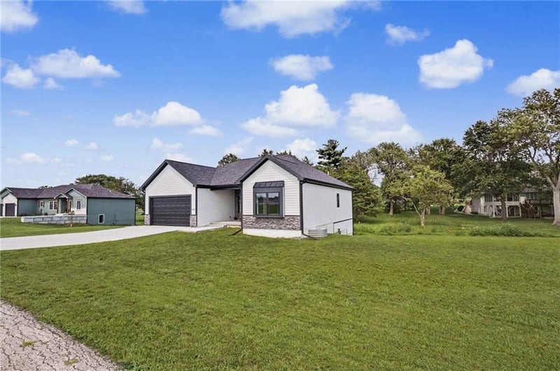 1613 S Ash Ct, Ottawa, KS 66067