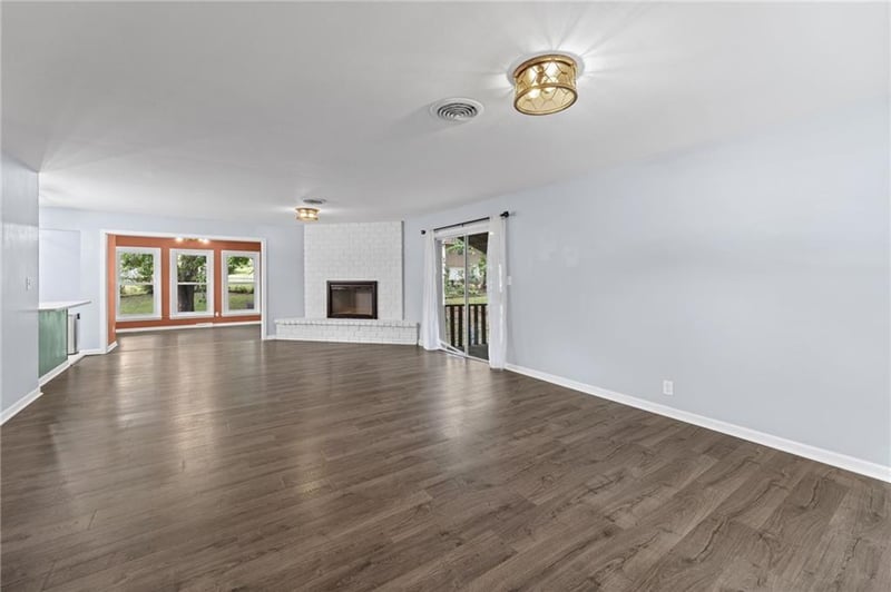 7302 N Woodland Ave, Gladstone, MO 64118