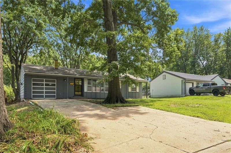 8725 Larsen St, Overland Park, KS 66214