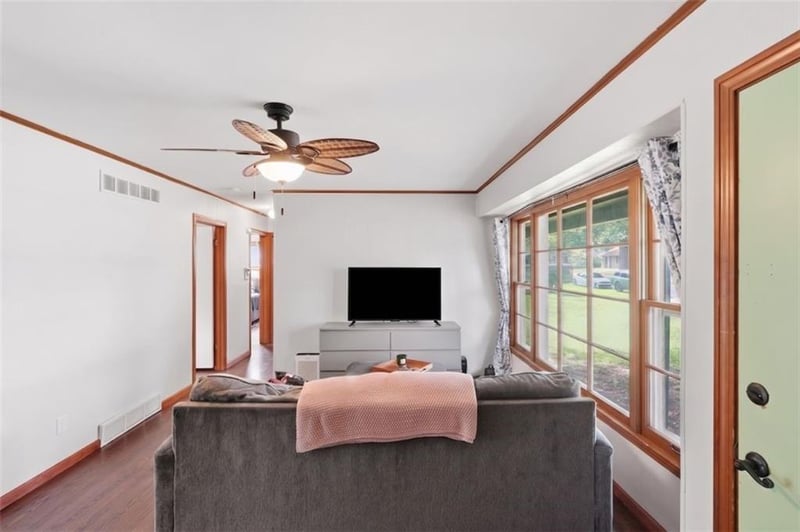 8725 Larsen St, Overland Park, KS 66214