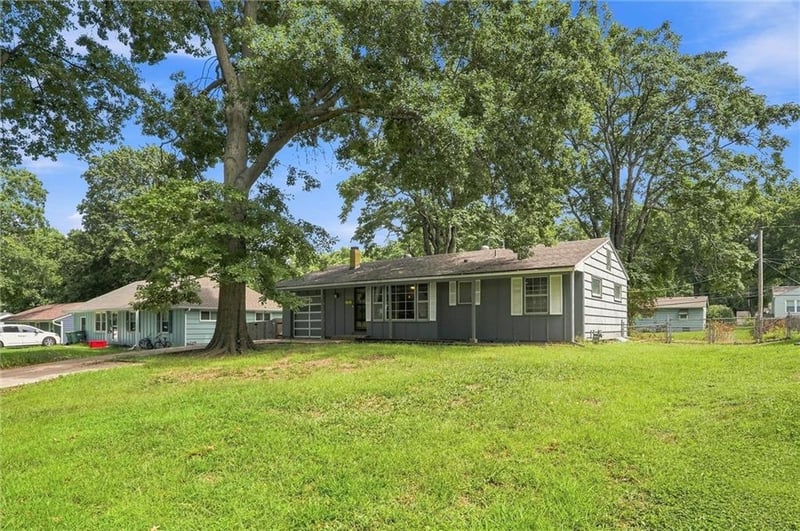 8725 Larsen St, Overland Park, KS 66214