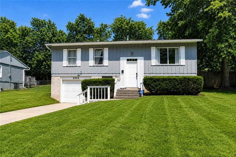 8506 E 91st St, Kansas City, MO 64138