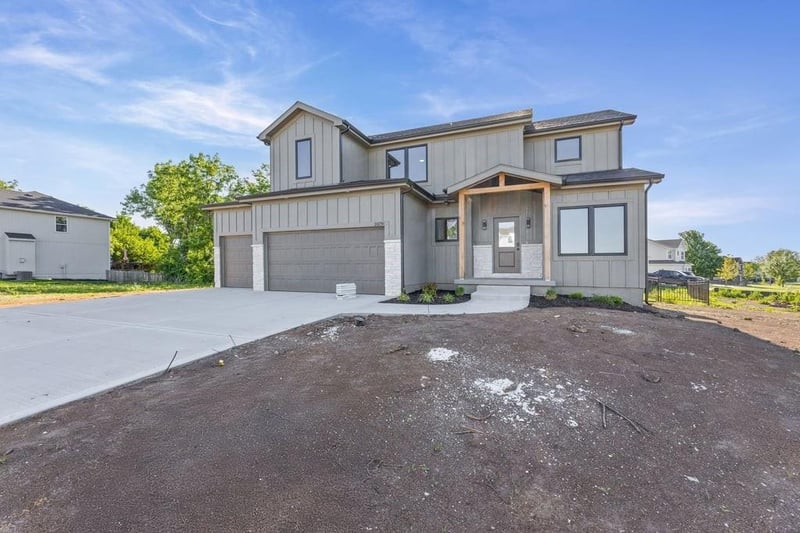 16561 W 165th Pl, Olathe, KS 66062