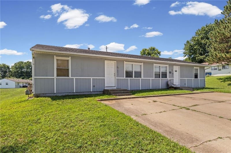 18872 Wigwam Dr, Independence, MO 64056
