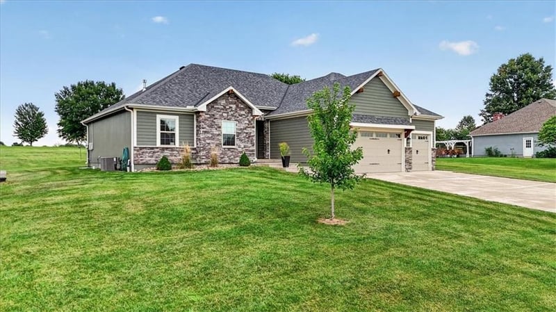 20821 S Jefferson Pw, Pleasant Hill, MO 64080