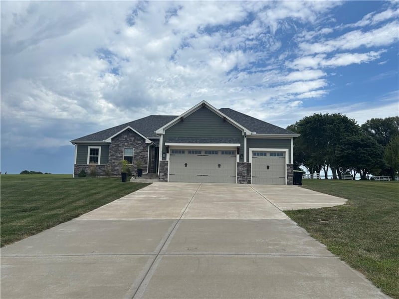 20821 S Jefferson Pw, Pleasant Hill, MO 64080