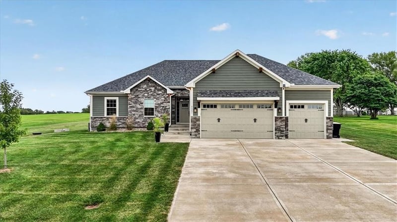 20821 S Jefferson Pw, Pleasant Hill, MO 64080