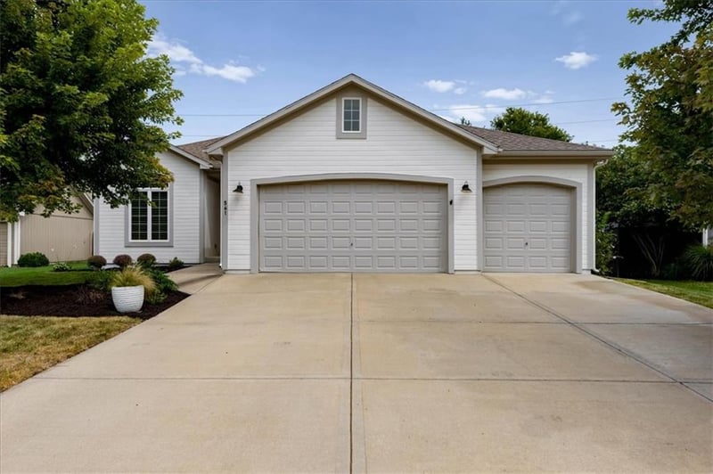 561 N Evergreen St, Gardner, KS 66030