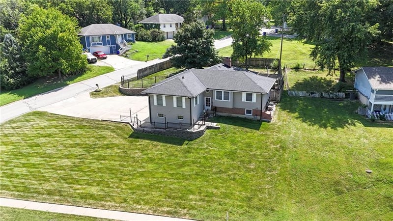 5902 Noland Rd, Shawnee, KS 66216