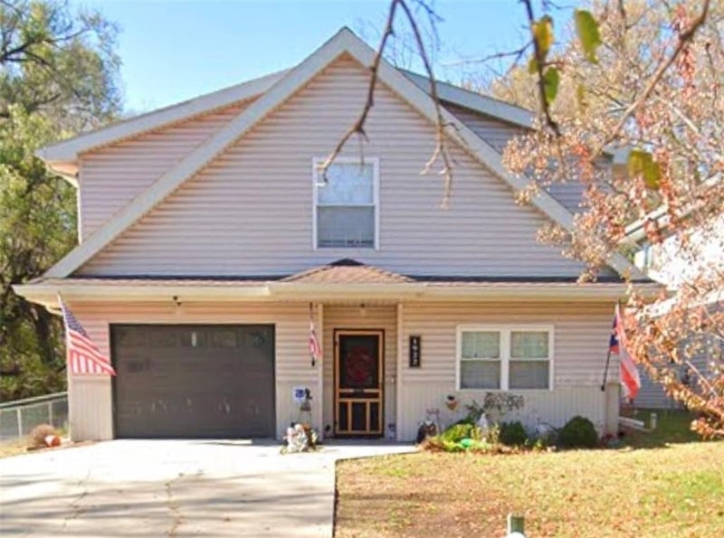 1922 W 7th St, Leavenworth, KS 66048