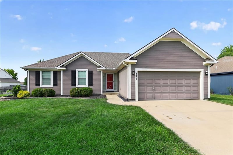 512 E Cheyenne St, Gardner, KS 66030