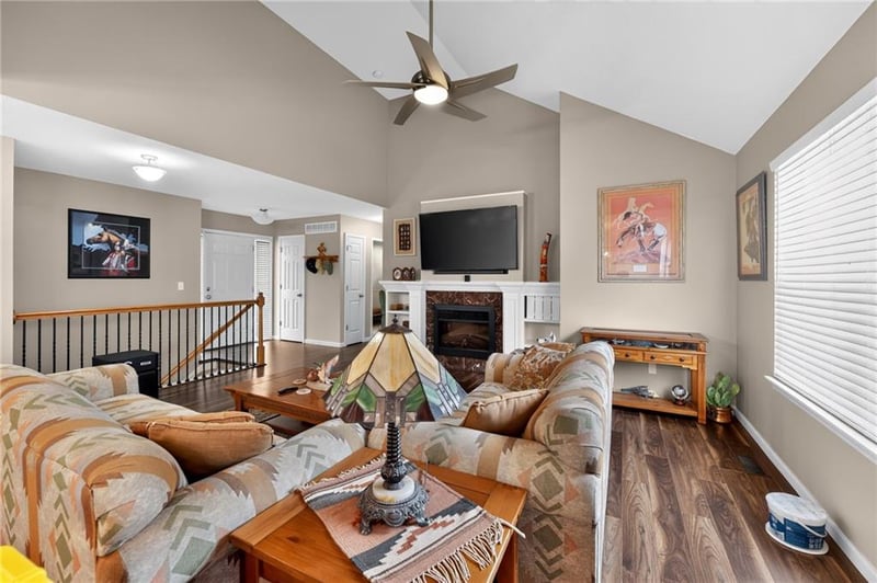 512 E Cheyenne St, Gardner, KS 66030