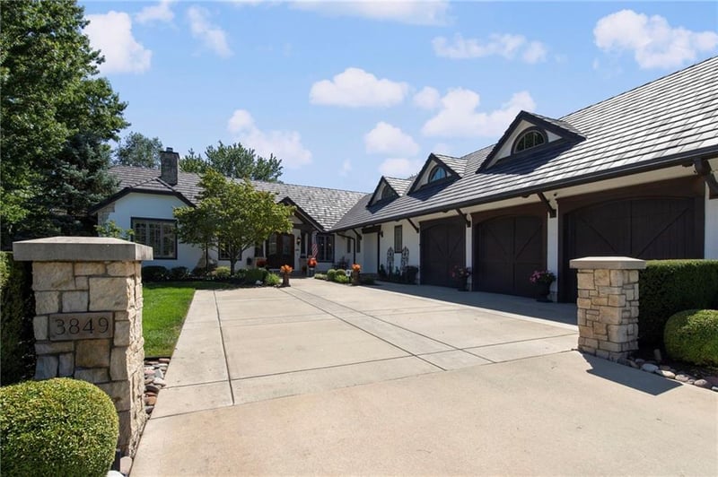 3849 W 139th Ter, Leawood, KS 66224