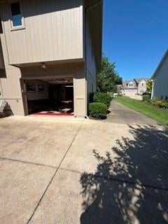 413 N Park Dr, Raymore, MO 64083