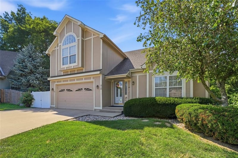 410 Taylor Ln, Belton, MO 64012