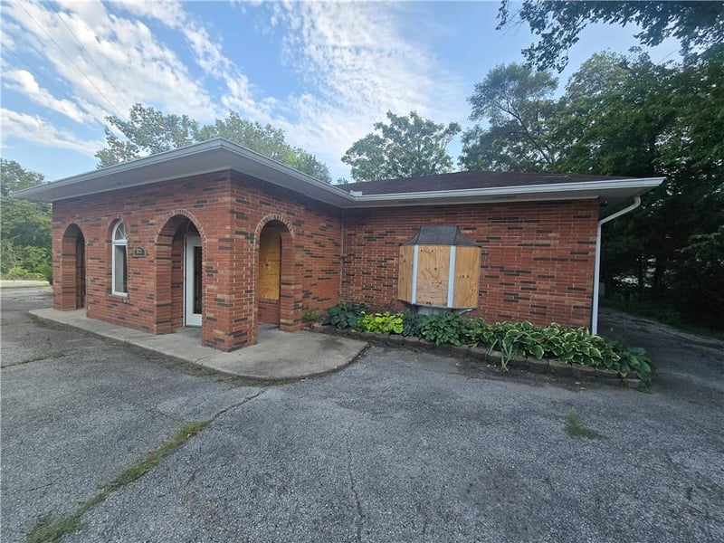 321 W Broadway Ave, Excelsior Springs, MO 64024