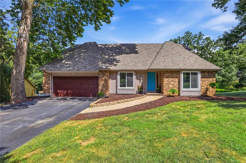 20814 W 45th Ter, Shawnee, KS 66218