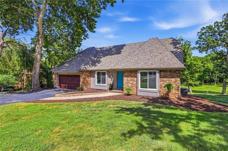 20814 W 45th Ter, Shawnee, KS 66218