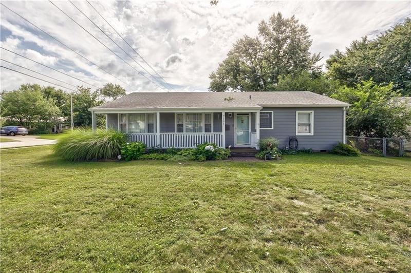 7101 Maple St, Overland Park, KS 66204