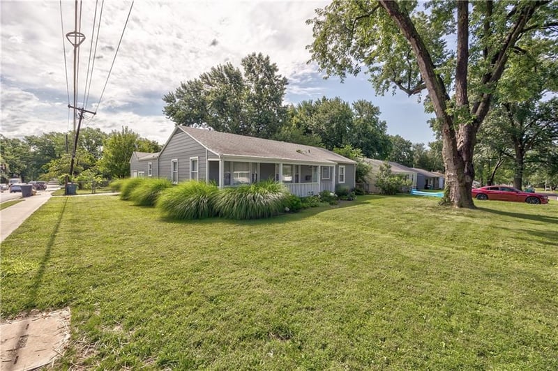 7101 Maple St, Overland Park, KS 66204