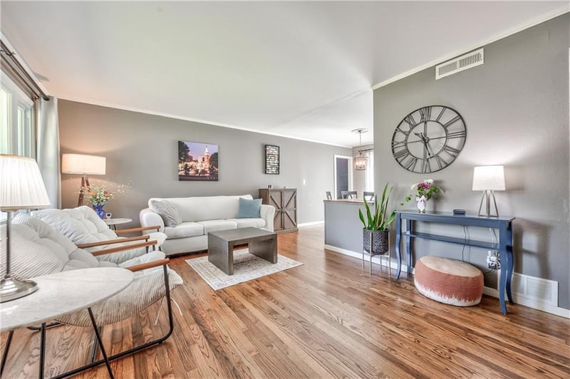 7101 Maple St, Overland Park, KS 66204