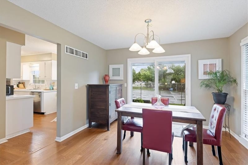 8506 W 109th Ter, Overland Park, KS 66210