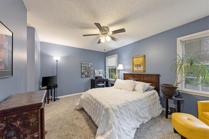 8506 W 109th Ter, Overland Park, KS 66210