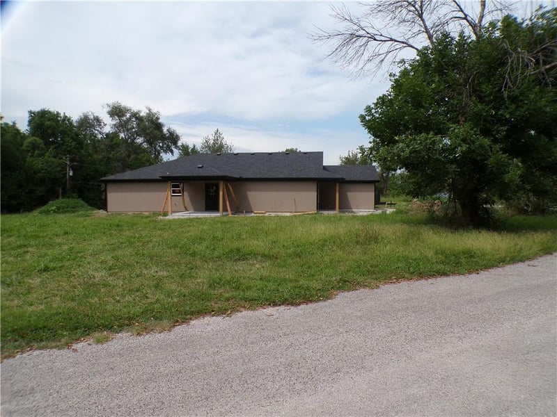 519 Spruce St, Bates City, MO 64011