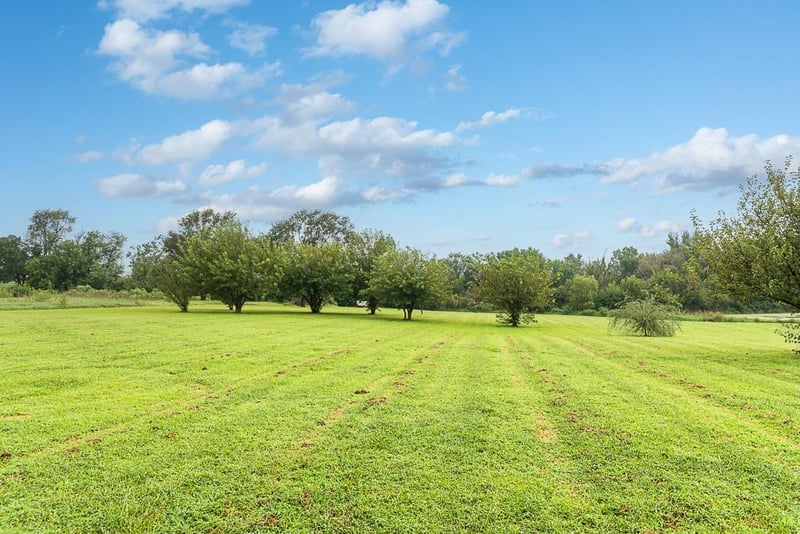 10037 Greenview Dr, Meriden, KS 66512