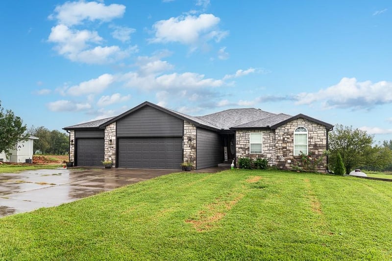 10037 Greenview Dr, Meriden, KS 66512