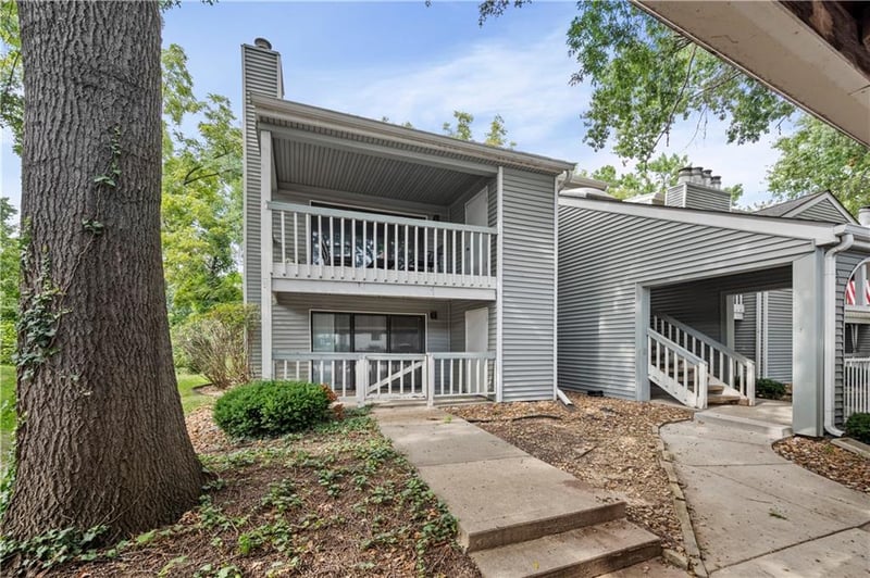 8824 W 106th Ter, Overland Park, KS 66212