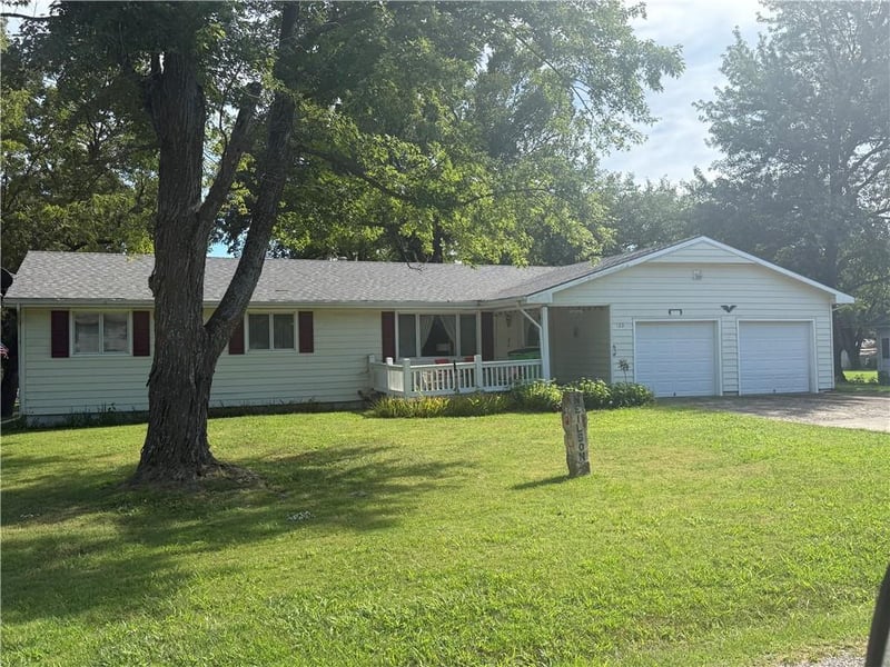 122 E Second St, Pomona, KS 66076