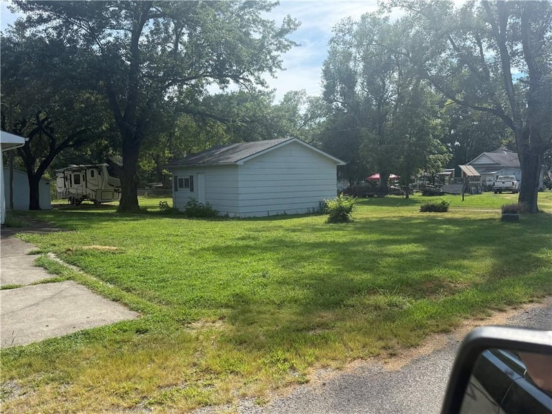122 E Second St, Pomona, KS 66076
