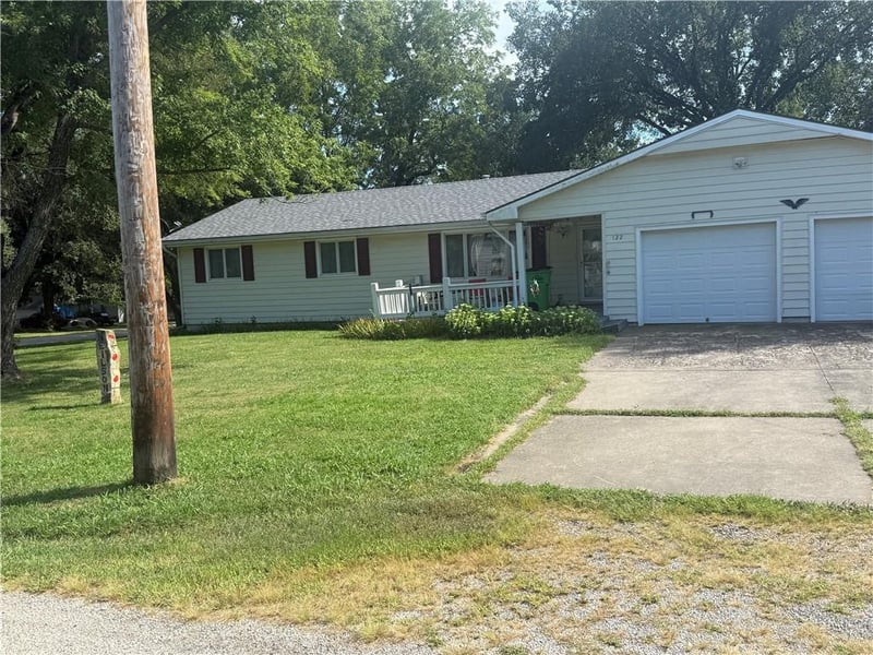 122 E Second St, Pomona, KS 66076