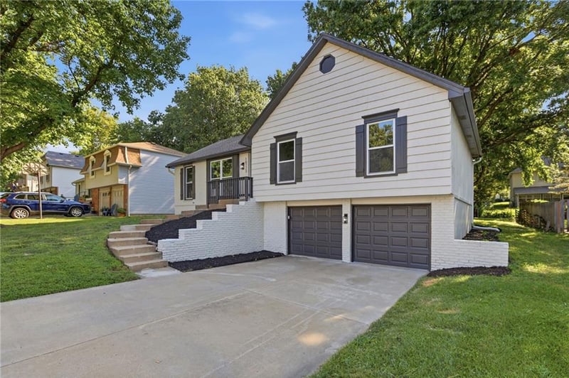 10223 Rosehill Rd, Lenexa, KS 66215