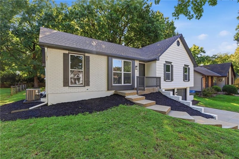 10223 Rosehill Rd, Lenexa, KS 66215