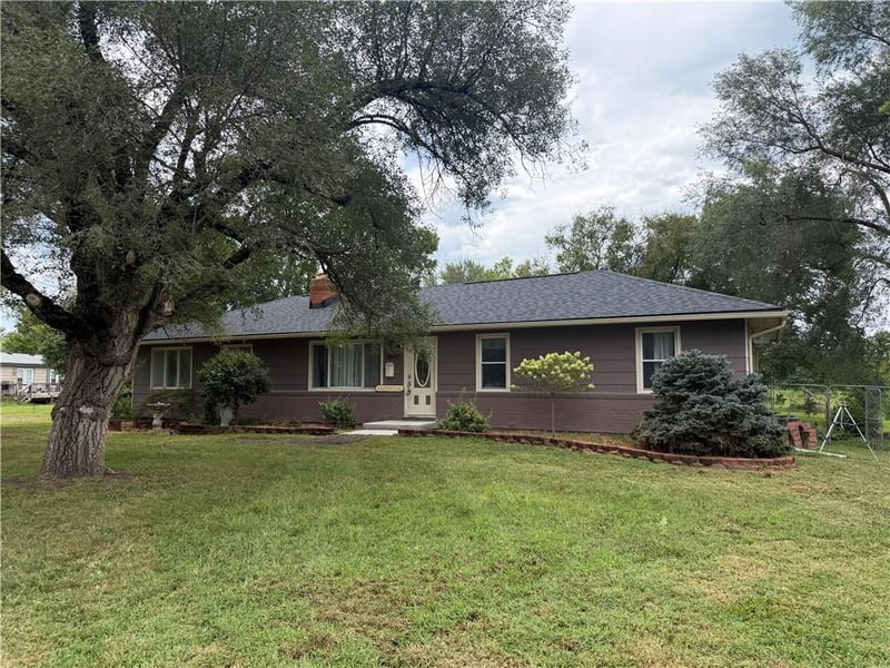 24511 S State Route K Hw, East Lynne, MO 64743