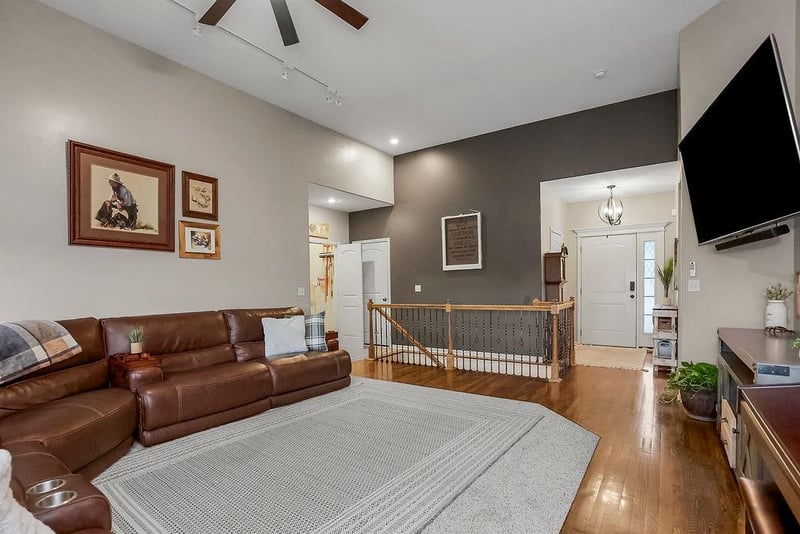 121 S 16th Ter, Louisburg, KS 66053