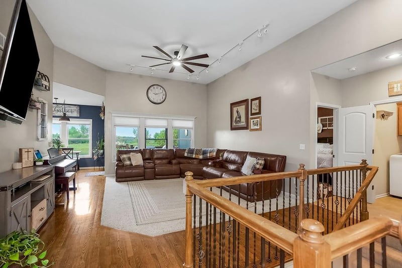 121 S 16th Ter, Louisburg, KS 66053