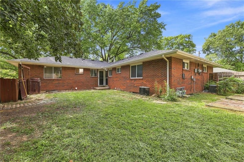 7913-15 Grandview St, Overland Park, KS 66204