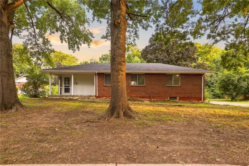 7913-15 Grandview St, Overland Park, KS 66204