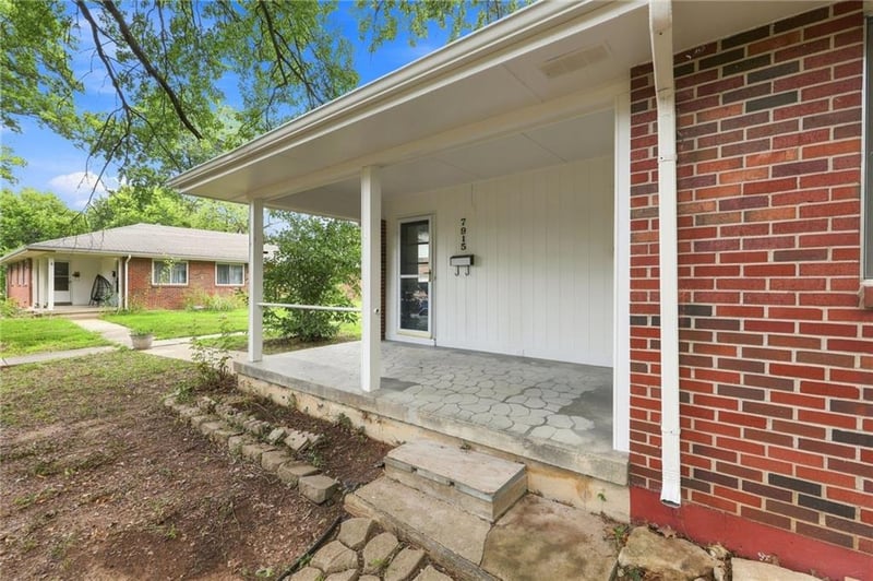 7913-15 Grandview St, Overland Park, KS 66204