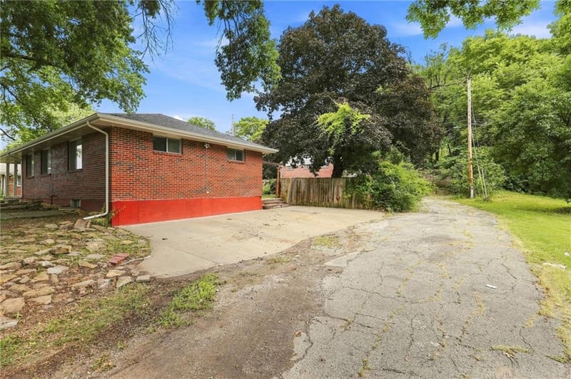 7913-15 Grandview St, Overland Park, KS 66204