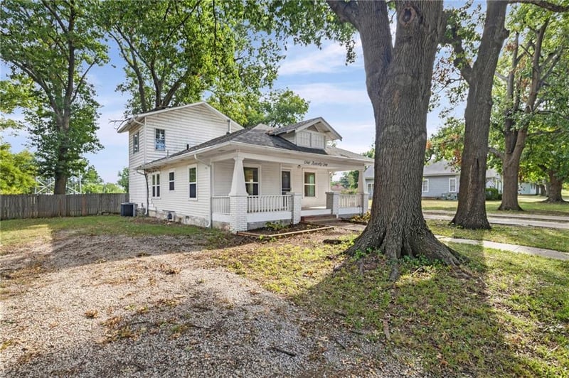 121 Mill St, Neodesha, KS 66757