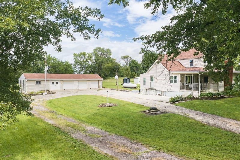 18500 Hollingsworth Rd, Tonganoxie, KS 66086